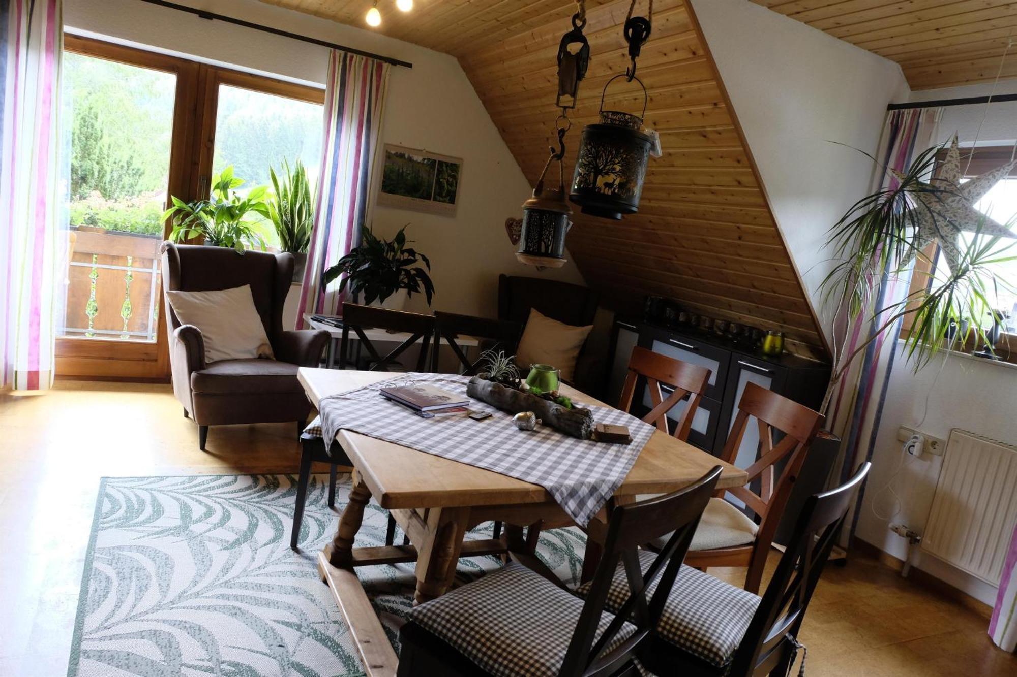 Schwarzwild - Ferienwohnung Und Ferienzimmer Baiersbronn Exterior photo